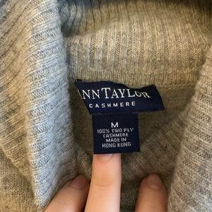 Ann Taylor Gray Cashmere Turtleneck Sleeveless Sweater | Layering Knit Top | M
